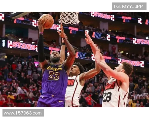 湖人激战对手全场鏖战展现团队凝聚力与巨星关键时刻担当