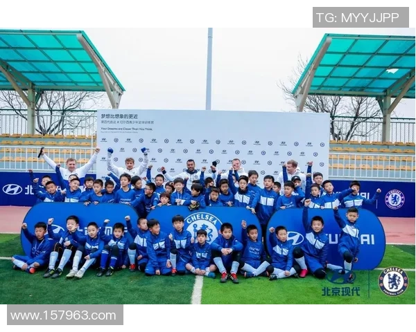 聚焦当代足球巨星成长历程与赛场荣耀全景深度解析发展趋势洞察录