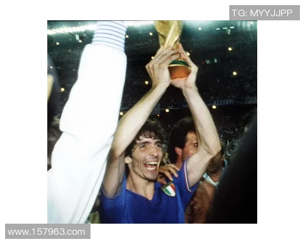 足球明星的辉煌人生与赛场传奇：从少年梦想到全球偶像的成长之路